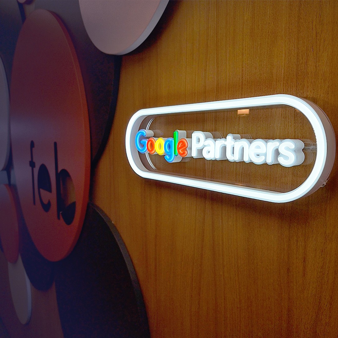Logo Google Partners na korytarzu FEB Logo Google Partners na korytarzu FEB