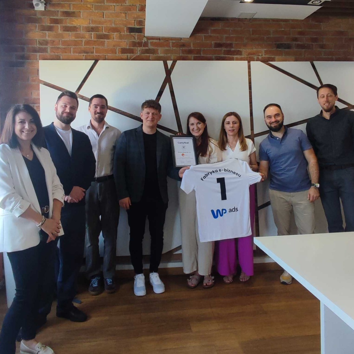 Zespół FEB i WP – zdjęcie z przekazania certyfikatu partnera