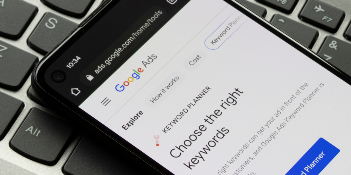 Pozycjonowanie czy Google Ads – co wybrać dla sklepu?